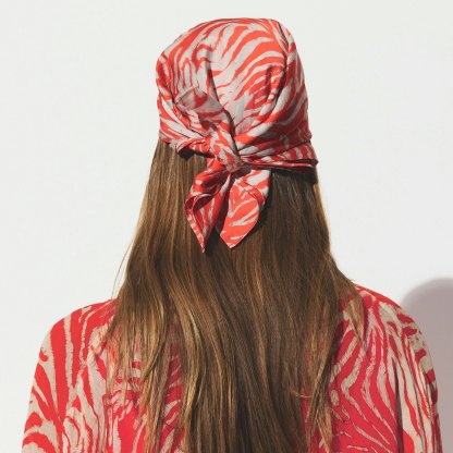 SKIMS ACCESSORIES HEADSCARF - CARMINE ZEBRA PRINT