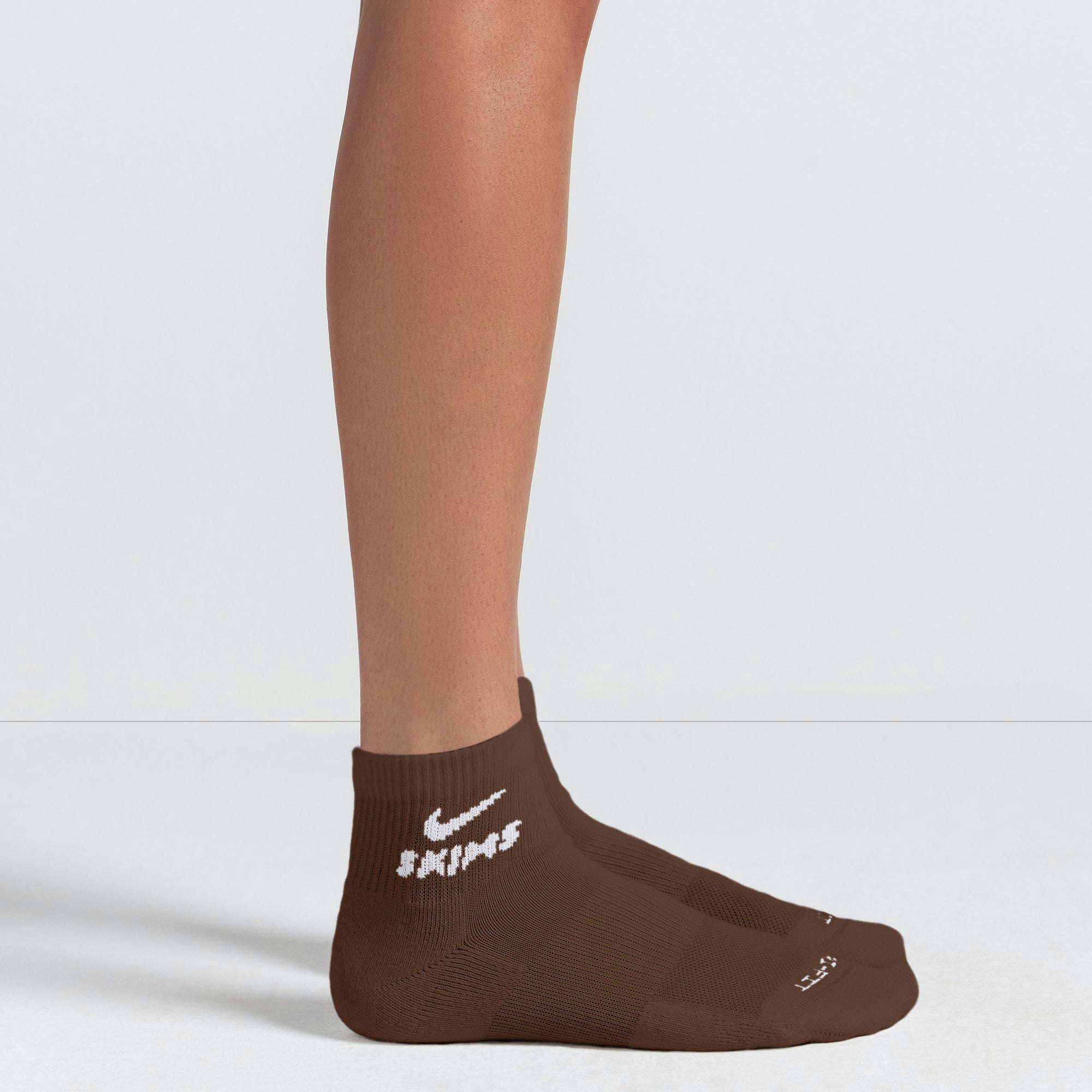 NikeSKIMS ACCESSORIES DRI-FIT™ QUARTER CREW SOCK 3-PACK - DARK SEPIA MULTI