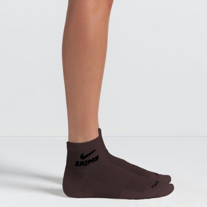 NikeSKIMS ACCESSORIES DRI-FIT™ QUARTER CREW SOCK 3-PACK - DARK SEPIA MULTI