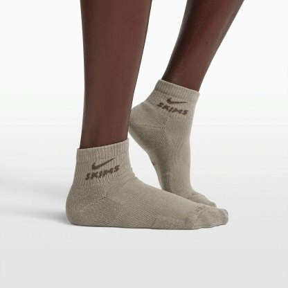 NikeSKIMS ACCESSORIES DRI-FIT™ QUARTER CREW SOCK 3-PACK - HIMALAYAN MULTI