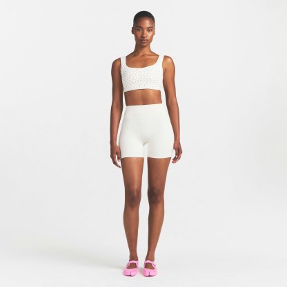 NikeSKIMS MATTE 5" BIKER SHORT - IVORY - image 11