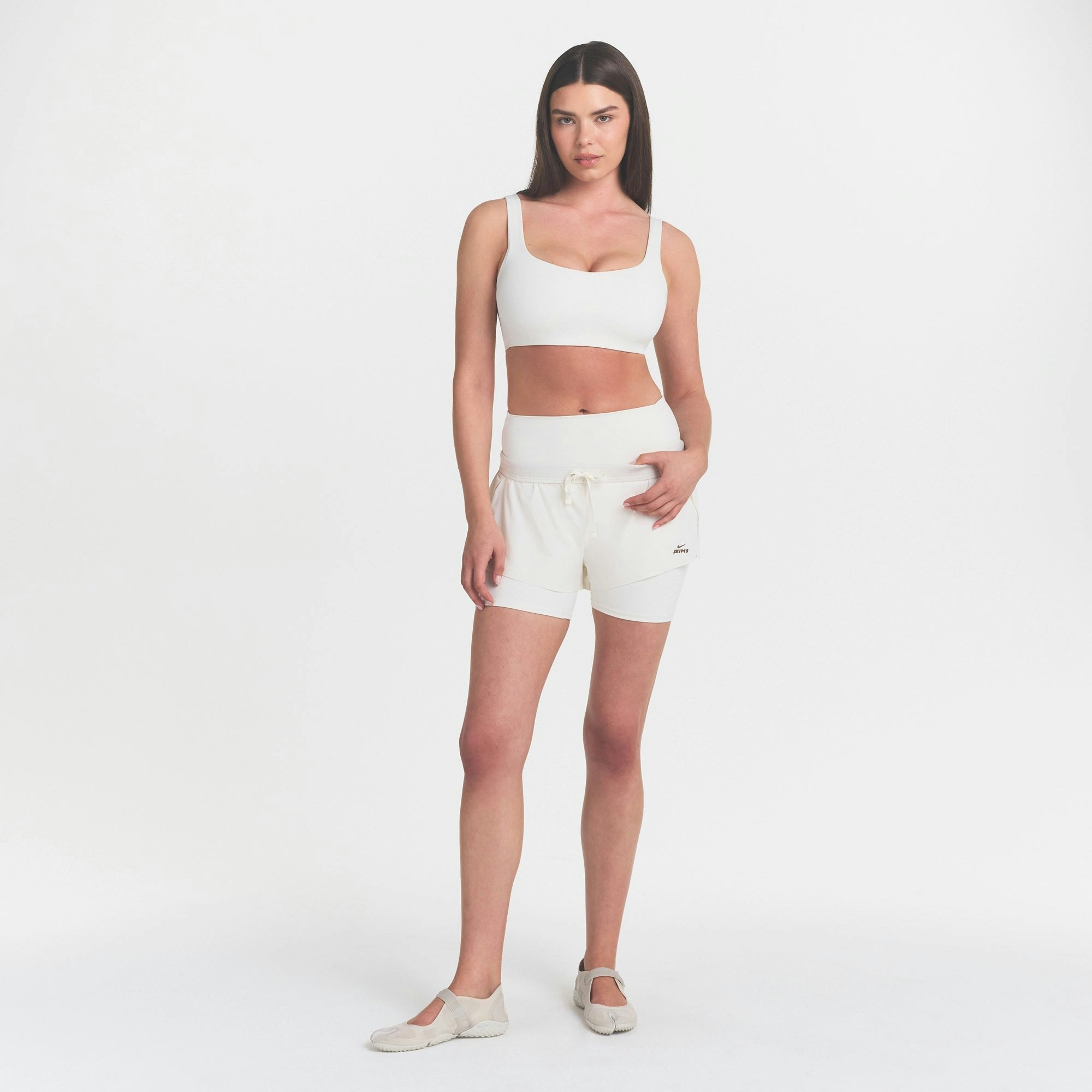 NikeSKIMS MATTE SCOOP NECK BRA - IVORY - image 12