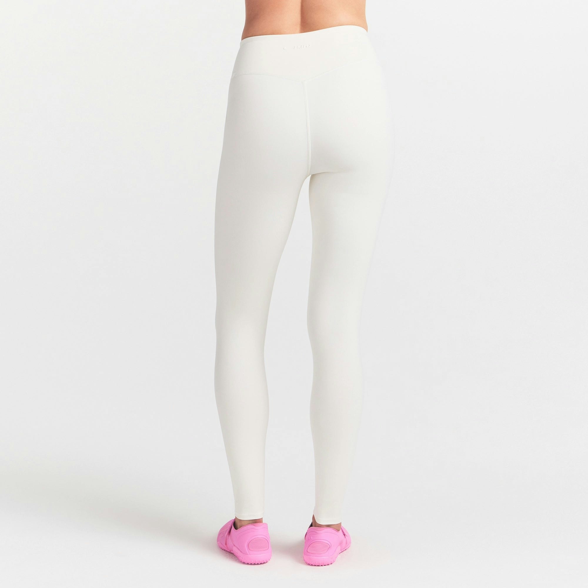 NikeSKIMS MATTE 26" LEGGING - IVORY - image 17