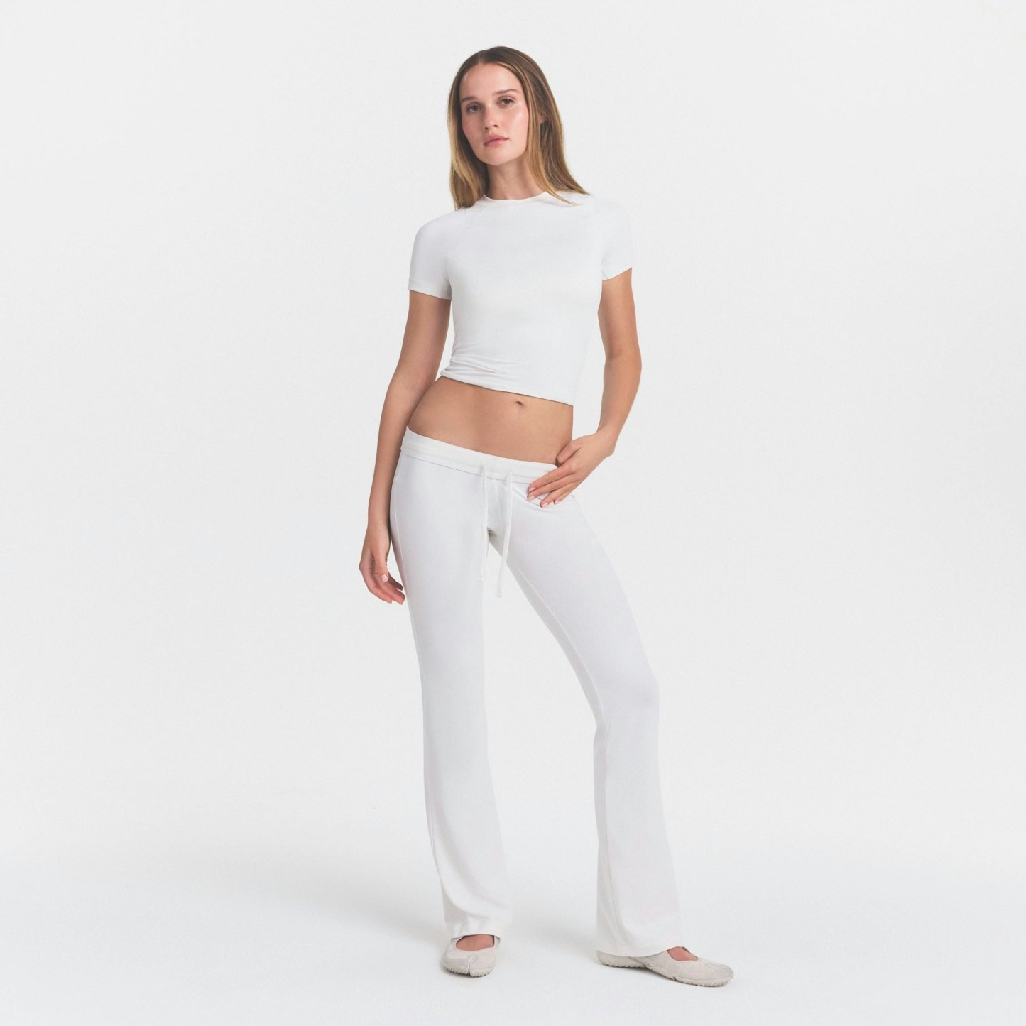 NikeSKIMS AIRY DRI-FIT™ BABY TEE - IVORY