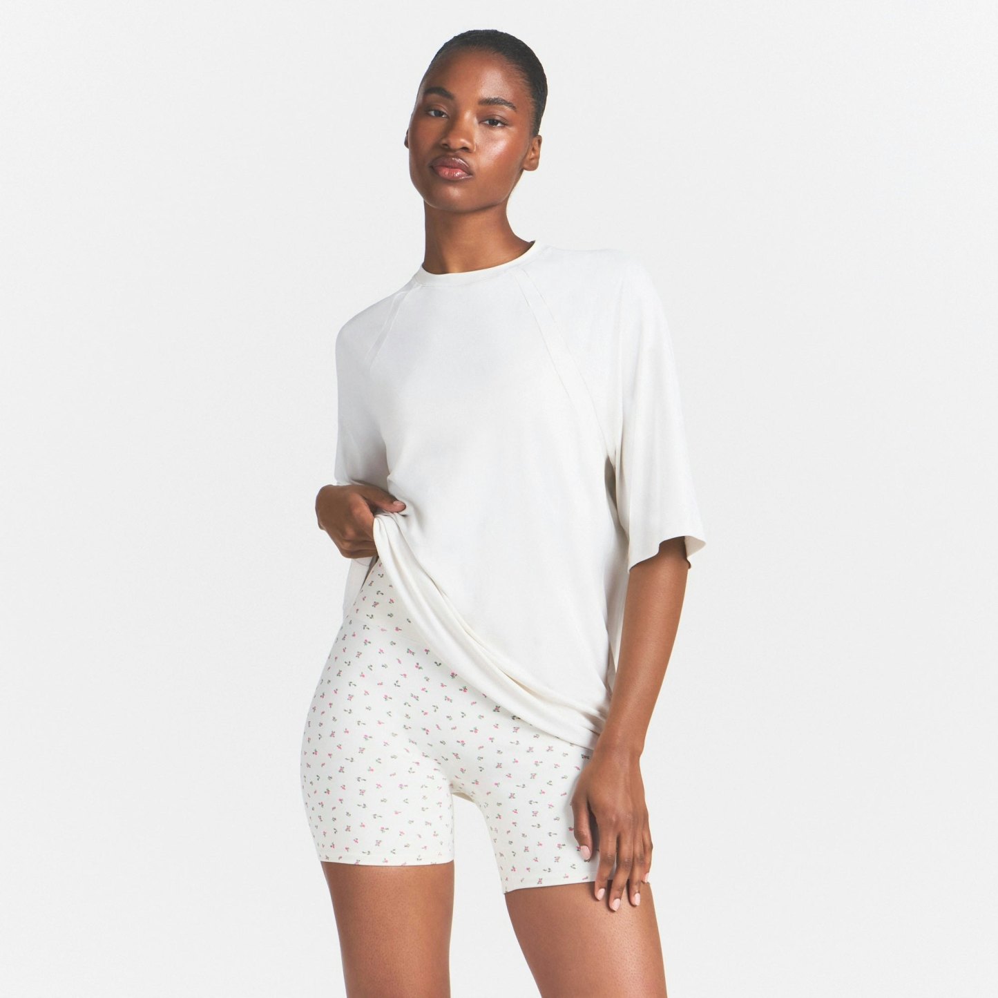 NikeSKIMS AIRY DRI-FIT™ OVERSIZED TEE - IVORY - image 2