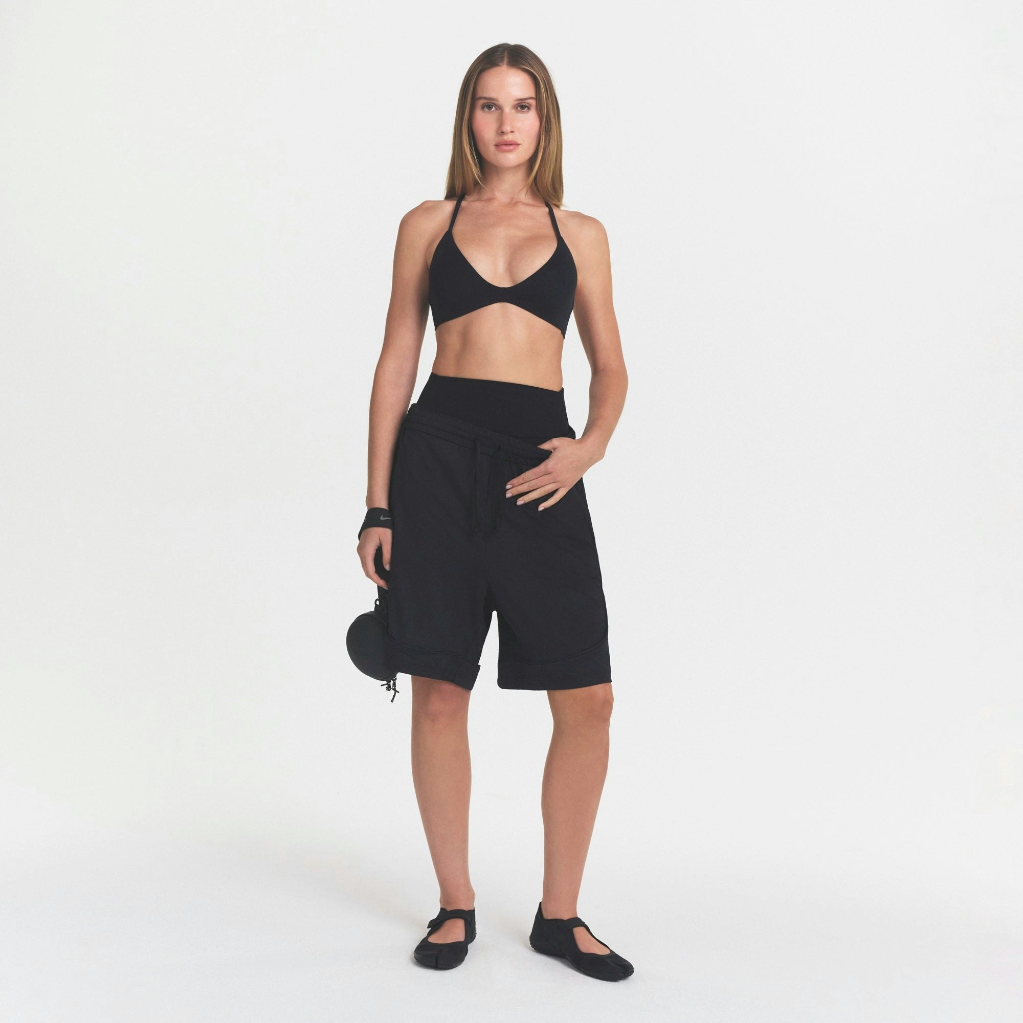 NikeSKIMS STUDIO STRETCH T-BACK TRIANGLE BRA - OBSIDIAN