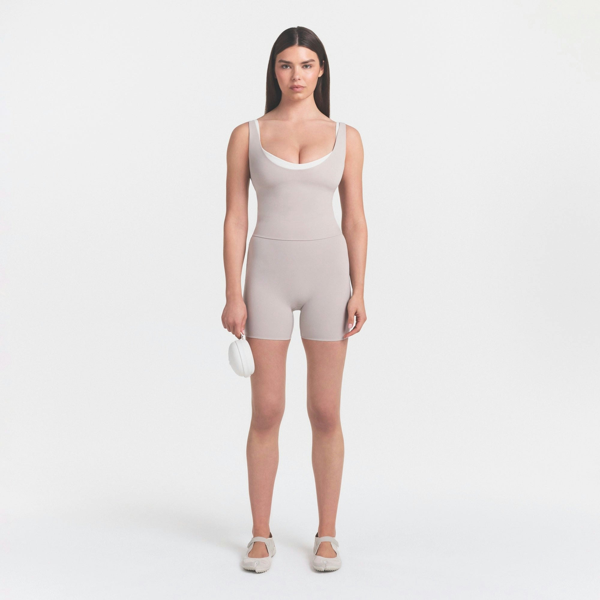 NikeSKIMS STUDIO STRETCH 5" BIKER SHORT - LINEN