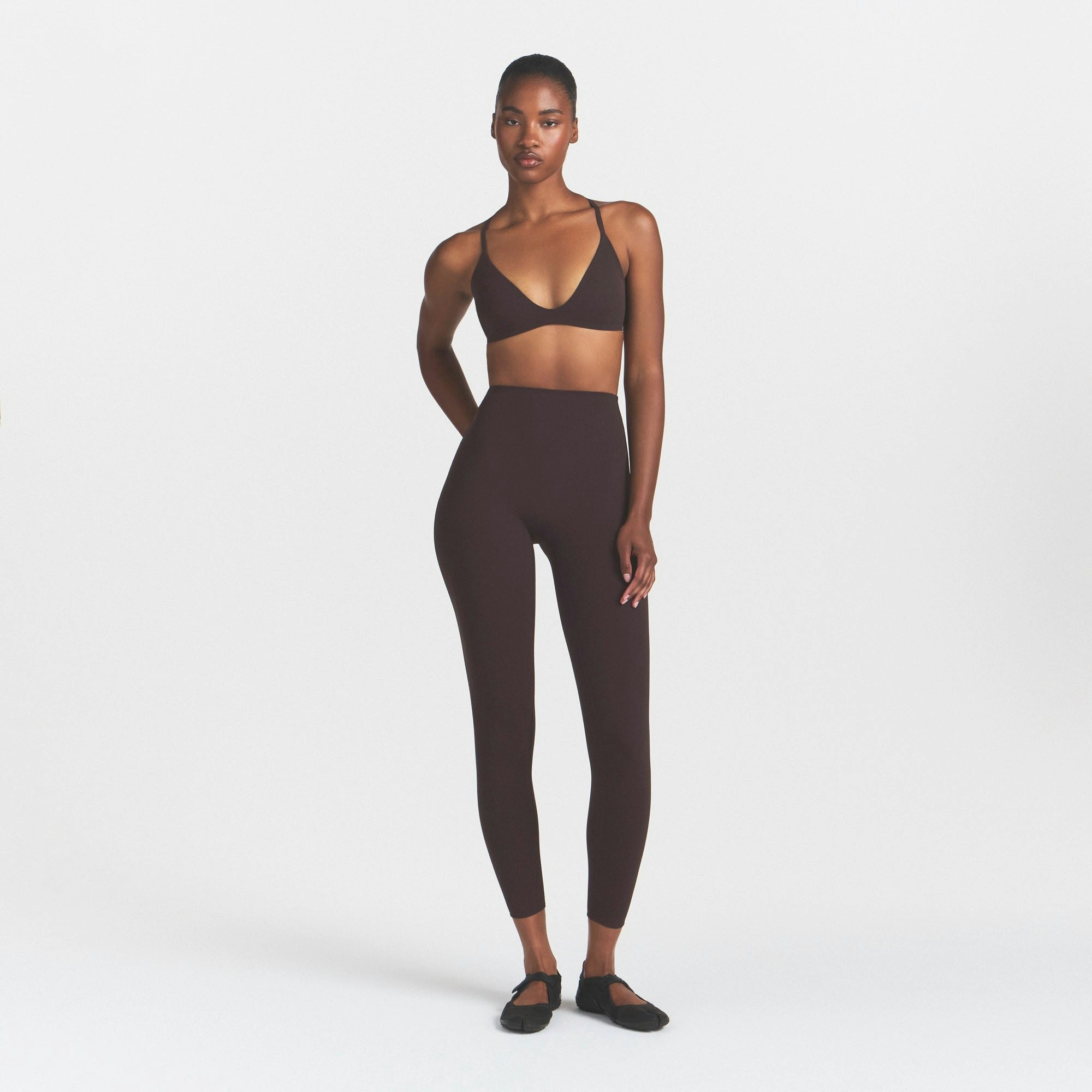 NikeSKIMS STUDIO STRETCH 26" LEGGING - DARK ROAST - image 13