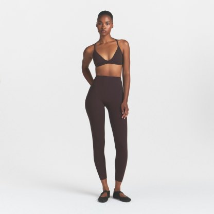 NikeSKIMS STUDIO STRETCH 26" LEGGING - DARK ROAST - image 13
