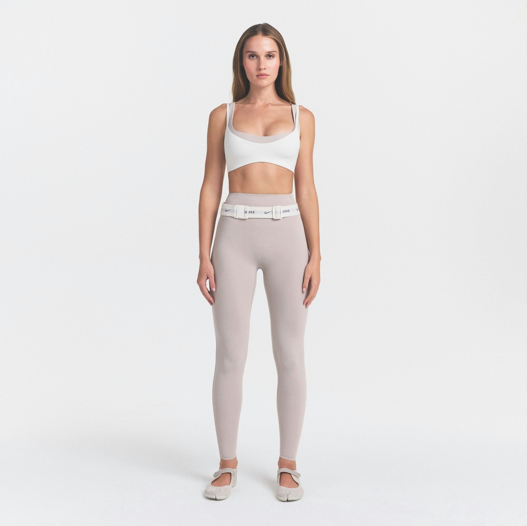NikeSKIMS STUDIO STRETCH 26" LEGGING - LINEN - image 7