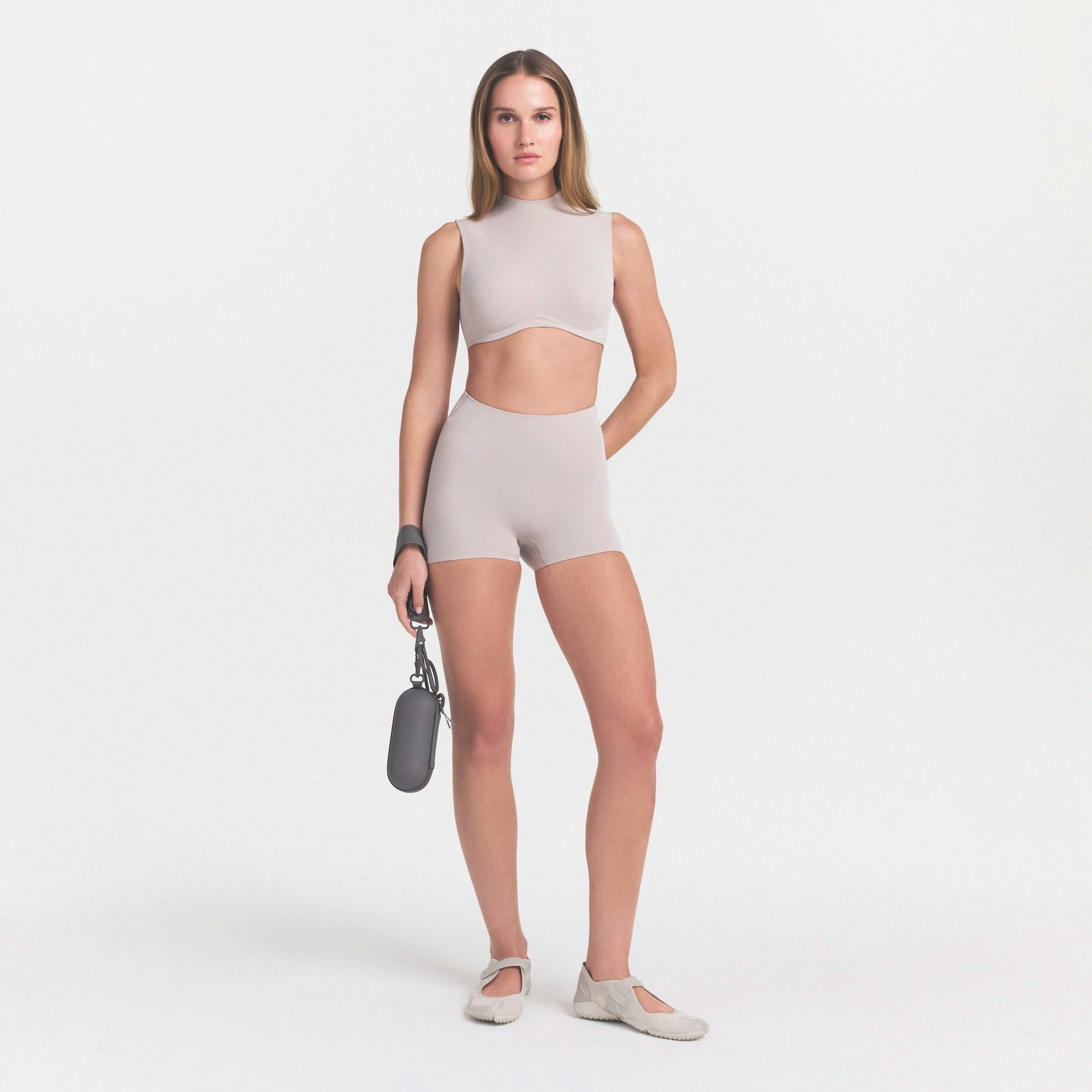 NikeSKIMS STUDIO STRETCH DIPPED 2" SHORT - LINEN