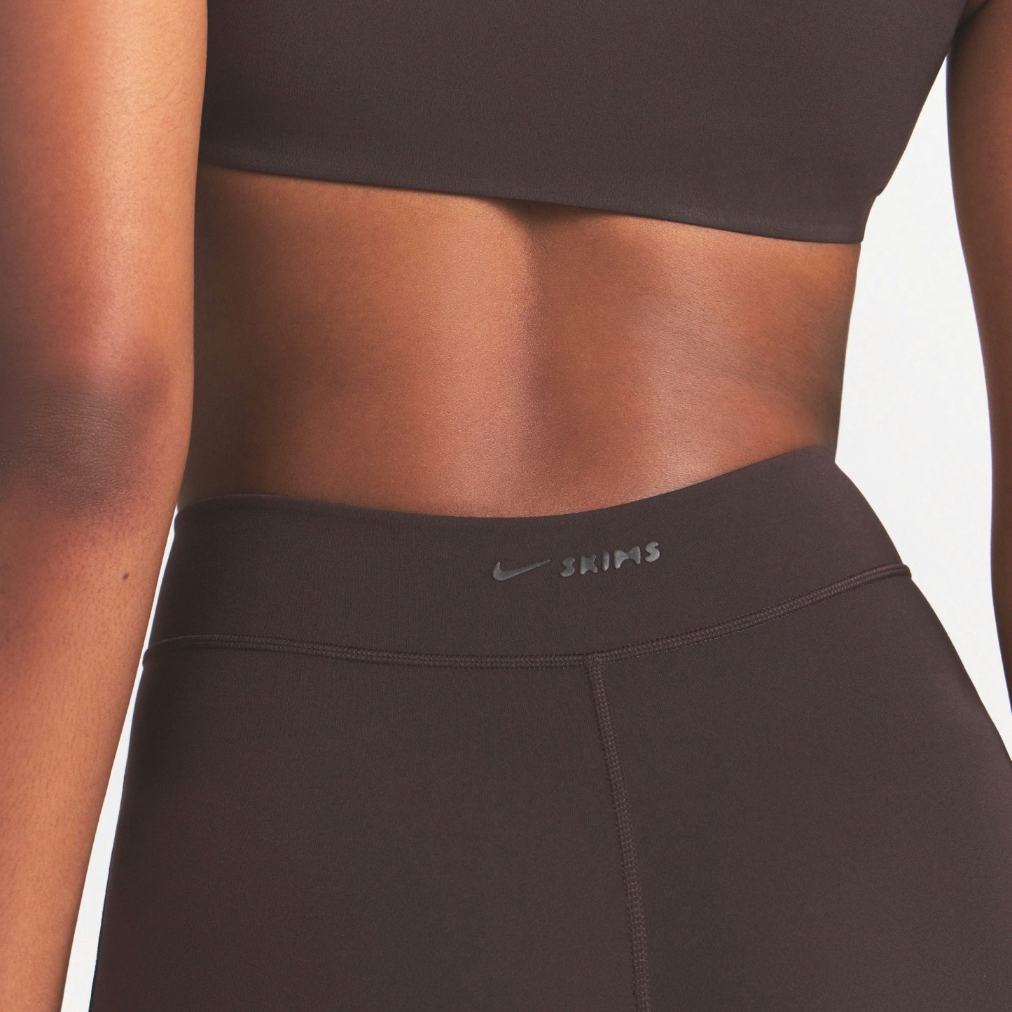 NikeSKIMS STUDIO STRETCH DIPPED 29" LEGGING - DARK ROAST - image 11