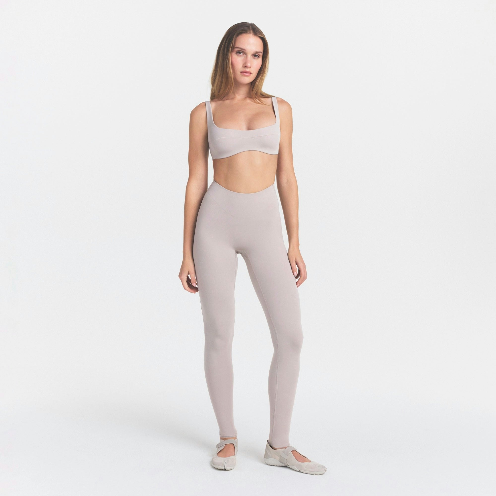 NikeSKIMS STUDIO STRETCH DIPPED 29" LEGGING - LINEN