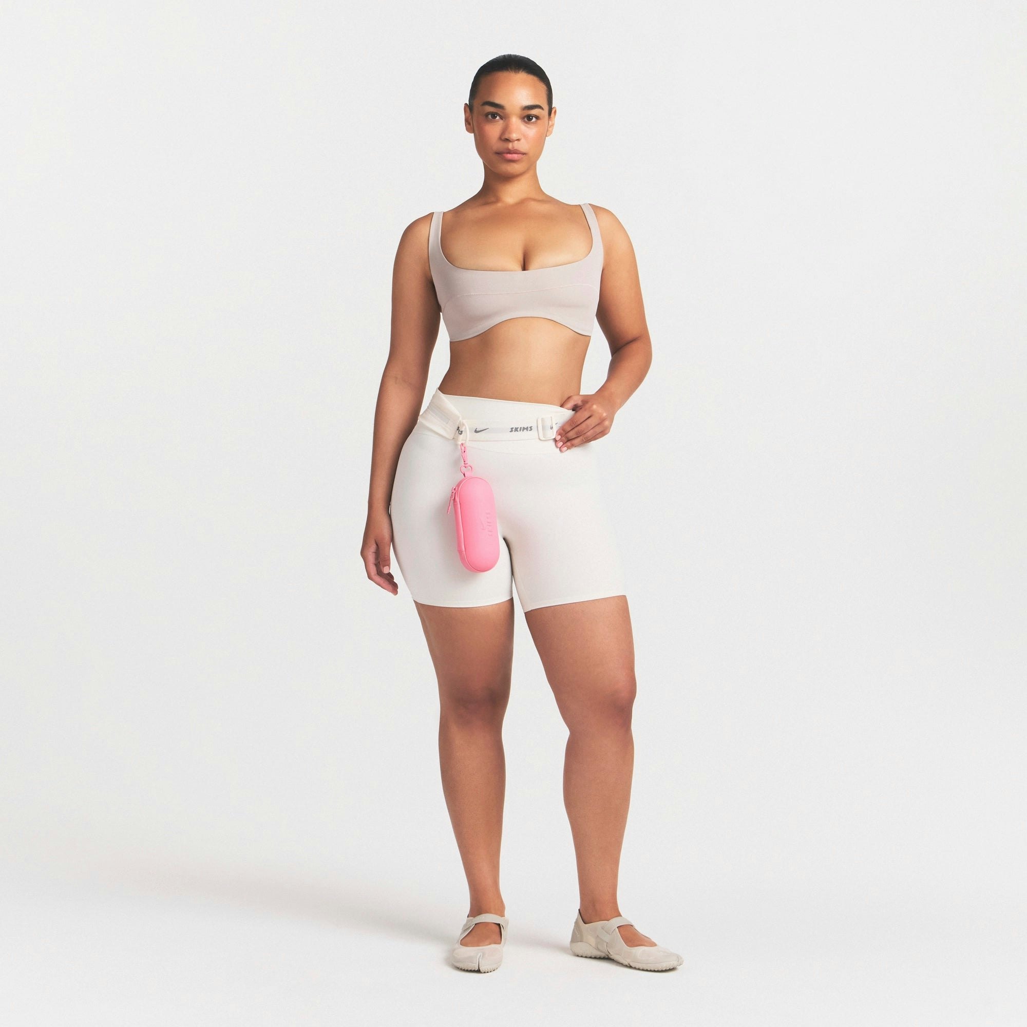 NikeSKIMS STUDIO STRETCH SEAM FRONT MICRO BRA - LINEN