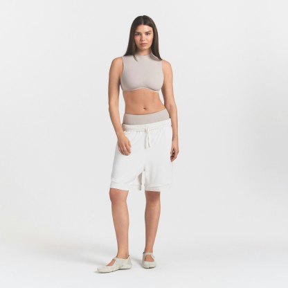 NikeSKIMS AIRY DRI-FIT™ RELAXED SHORT - IVORY
