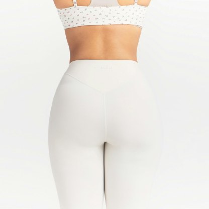 NikeSKIMS MATTE CORSET 26" LEGGING - IVORY - image 10