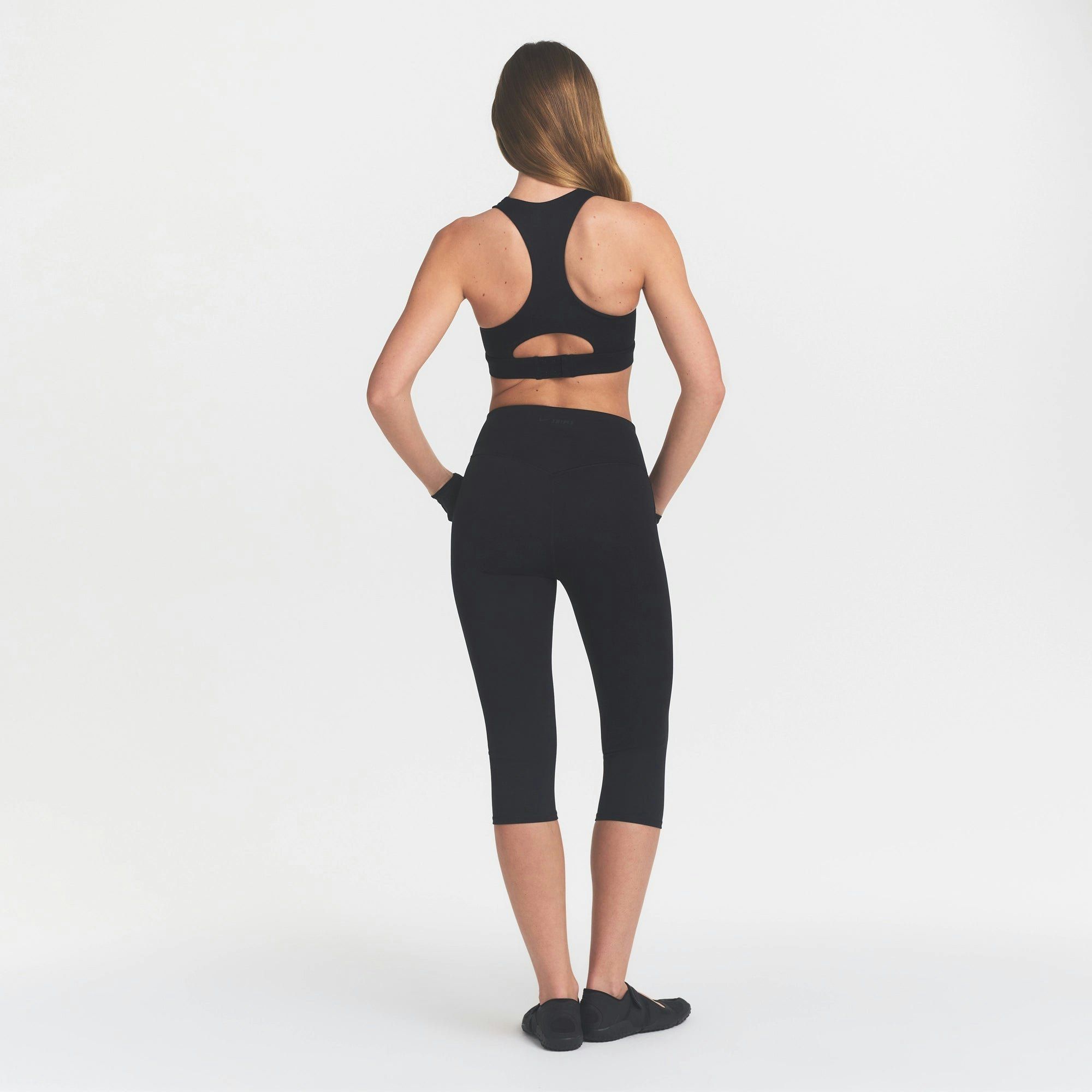 NikeSKIMS MATTE CROP 17" LEGGING - OBSIDIAN - image 4