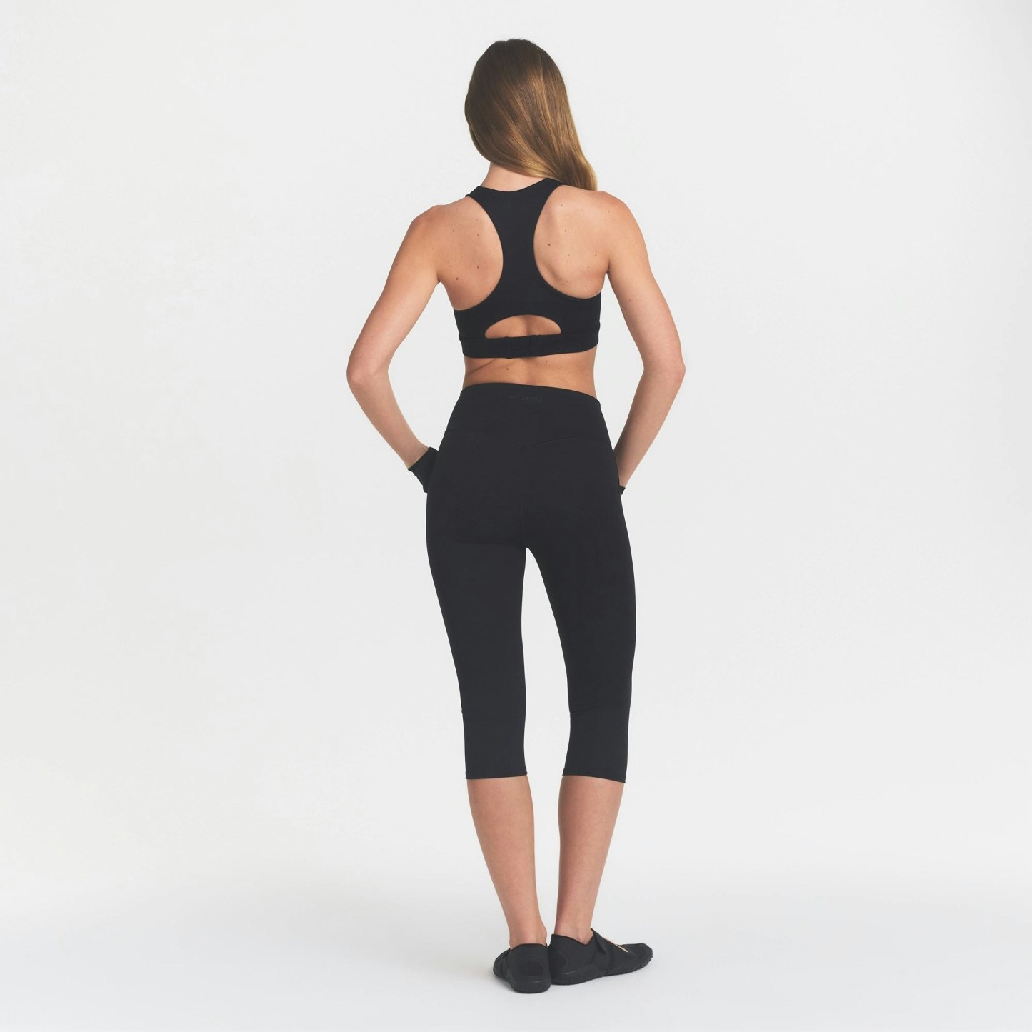 NikeSKIMS MATTE CROP 17" LEGGING - OBSIDIAN - image 4