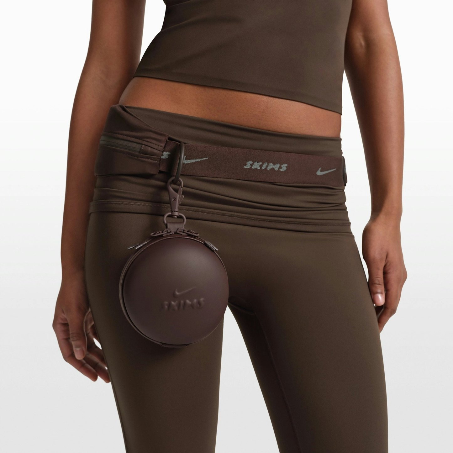 NikeSKIMS ACCESSORIES HARDSHELL ROUND CASE - PHOENIX - image 12