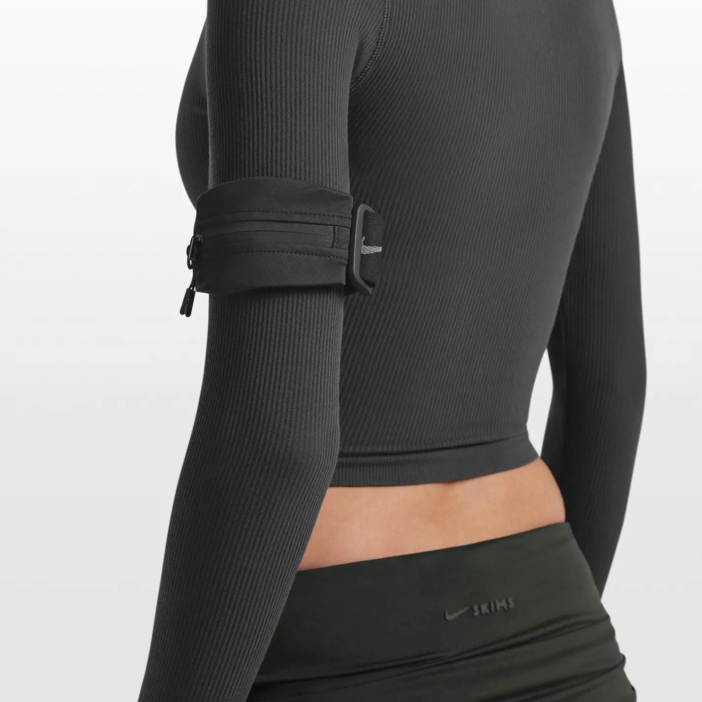NikeSKIMS ACCESSORIES ARMBAND - OBSIDIAN