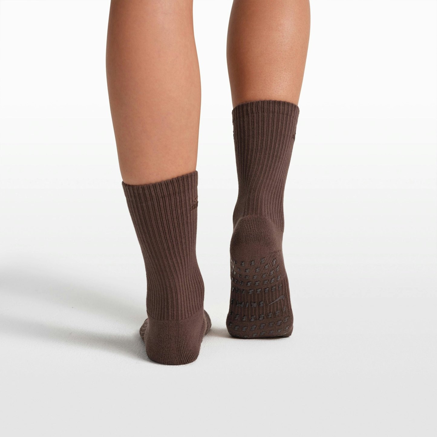 NikeSKIMS ACCESSORIES DRI-FIT™ PILATES GRIP CREW SOCK - DARK SEPIA - image 20