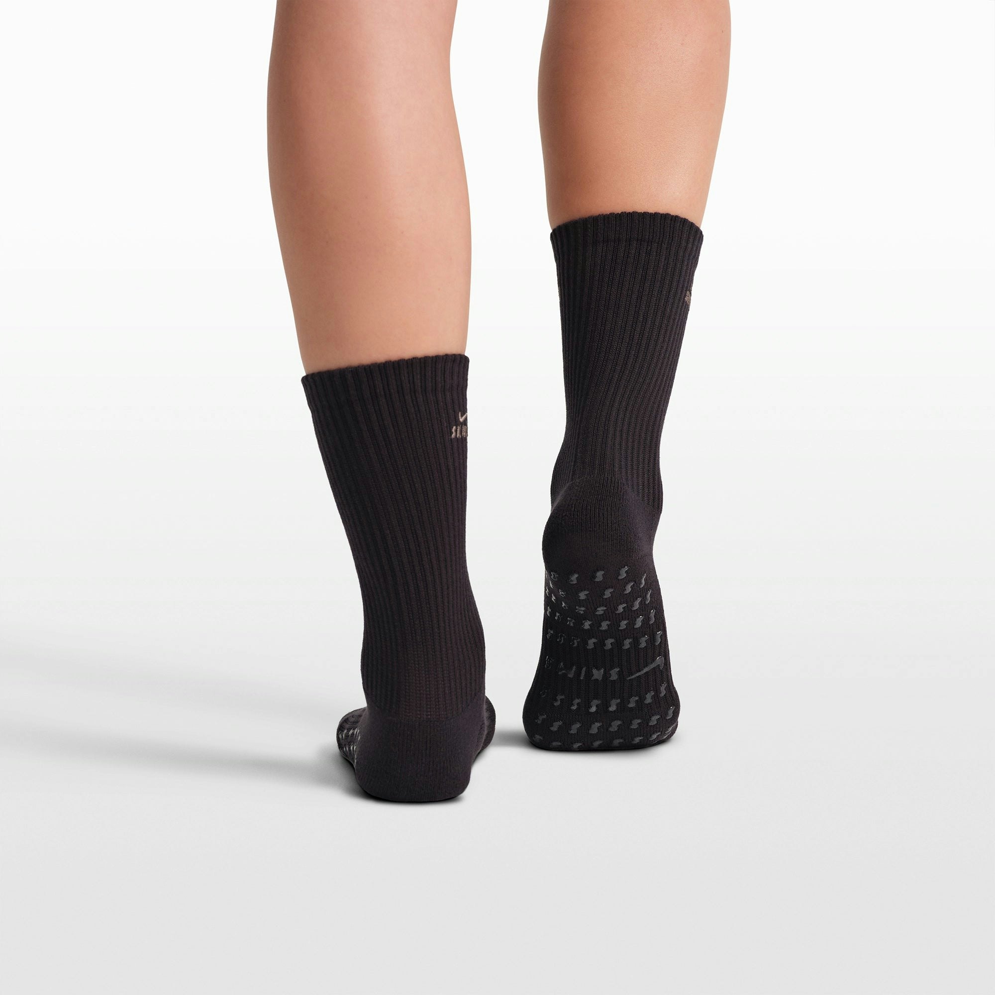 NikeSKIMS ACCESSORIES DRI-FIT™ PILATES GRIP CREW SOCK - OBSIDIAN - image 14