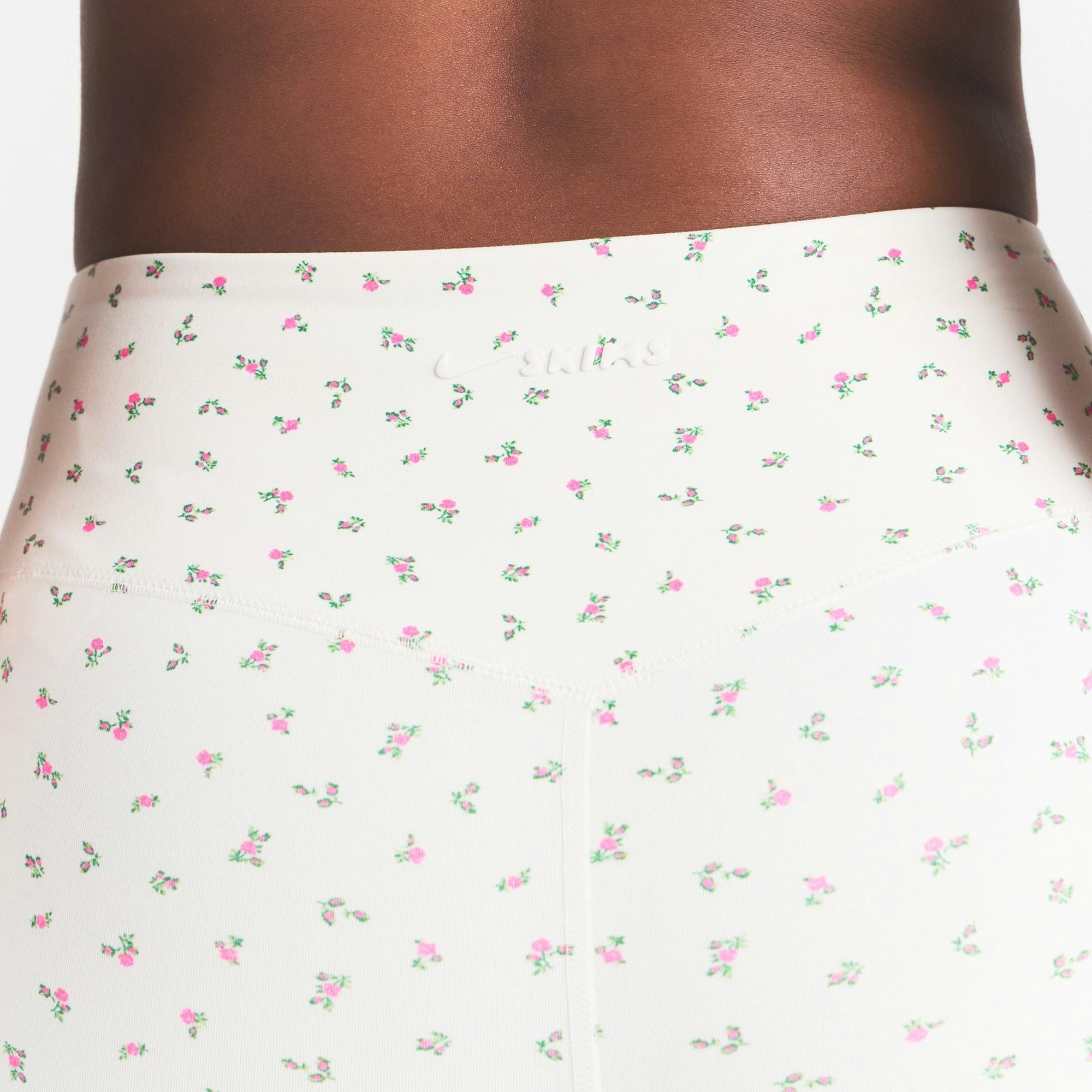 NikeSKIMS MATTE 5" BIKER SHORT - DITSY FLORAL PRINT - image 48