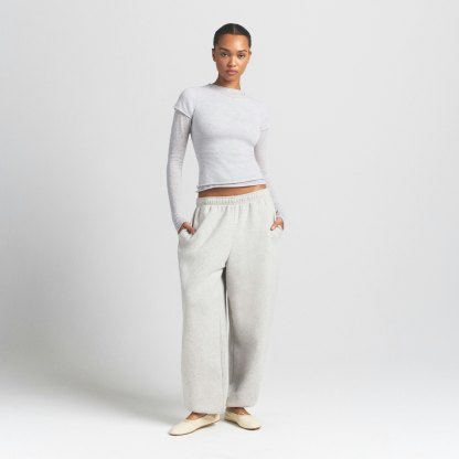 FEATHERWEIGHT CASHMERE LONG SLEEVE TOP - LIGHT HEATHER GREY - image 7