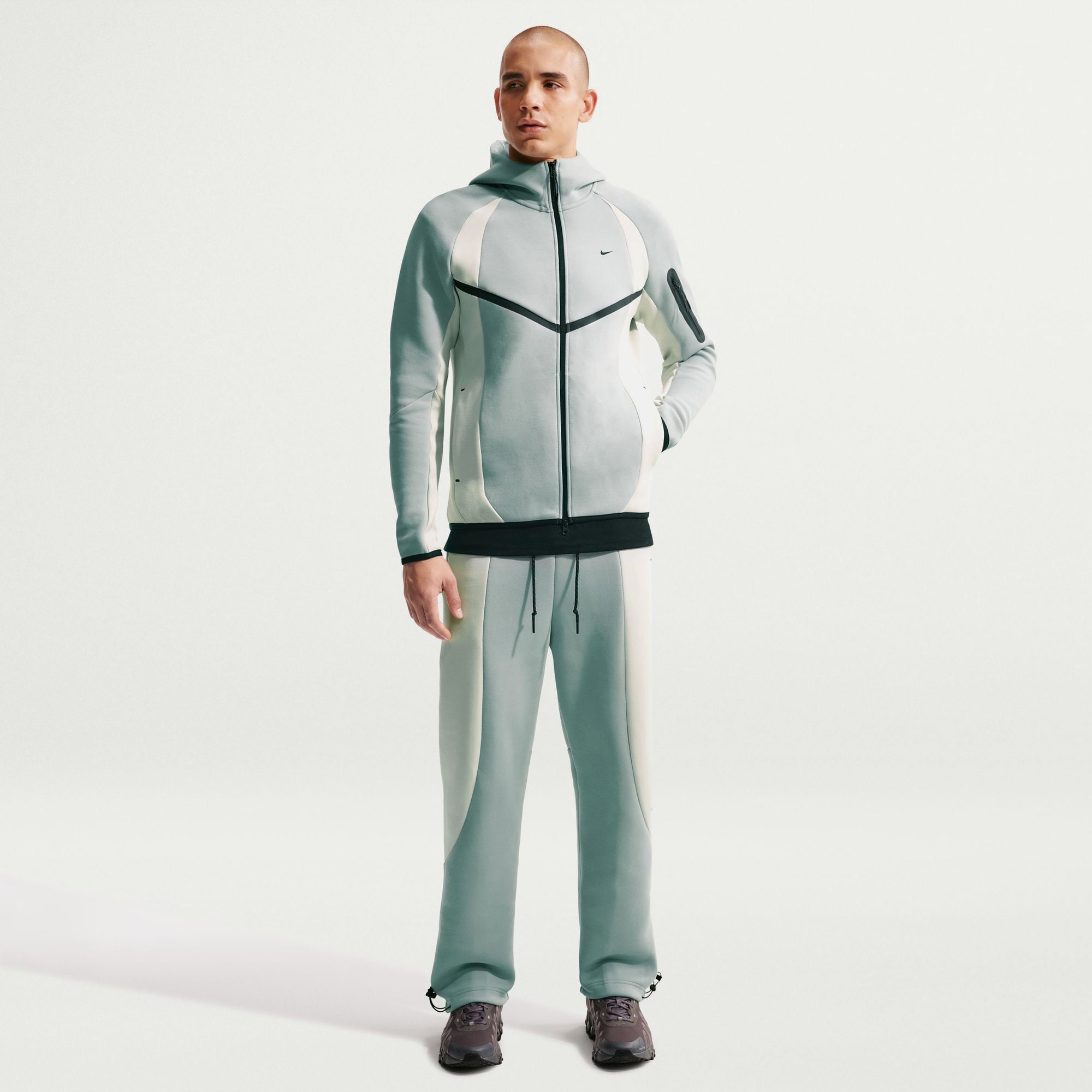 Nike Tech Men's Colour-Block Full-Zip Fleece Windrunner Jacket - Light Pumice/Light Bone/Black