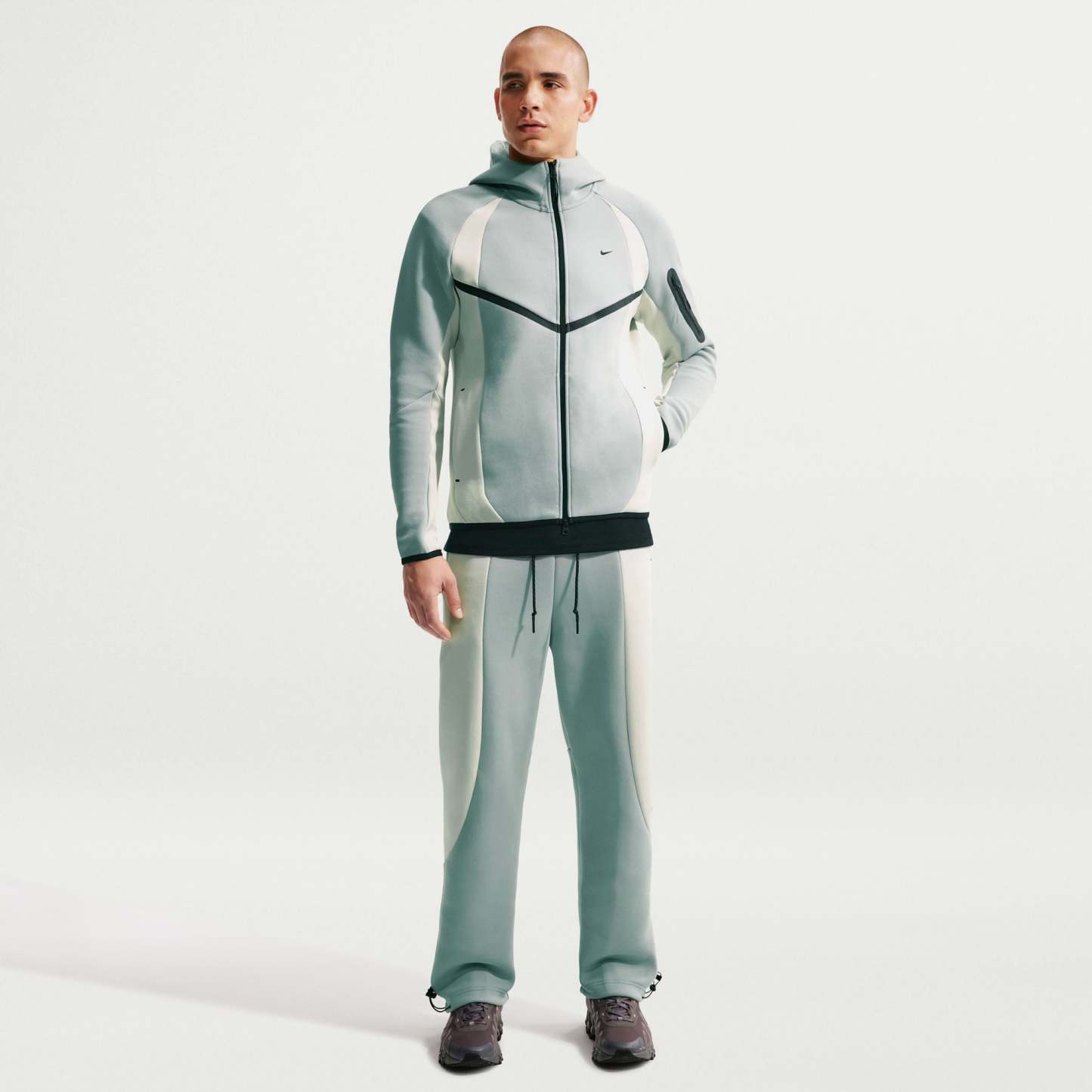 Nike Tech Men's Colour-Block Full-Zip Fleece Windrunner Jacket - Light Pumice/Light Bone/Black