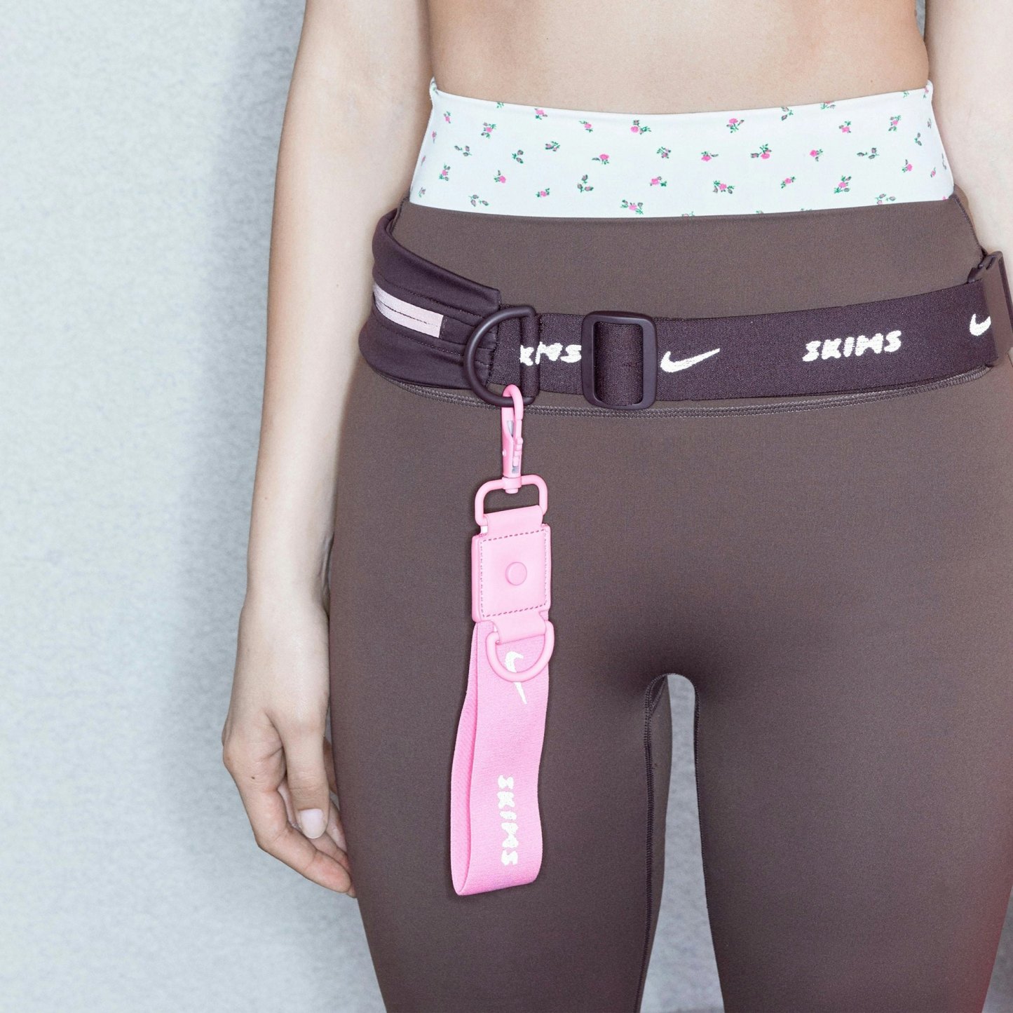 NikeSKIMS ACCESSORIES KEYCHAIN WRISTLET - LIGHT FLAMINGO