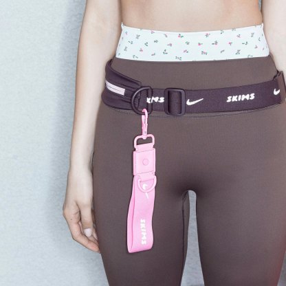 NikeSKIMS ACCESSORIES KEYCHAIN WRISTLET - LIGHT FLAMINGO