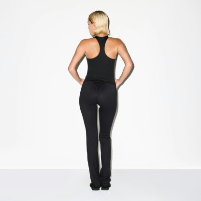 NikeSKIMS MATTE V-LINE 39" STRAIGHT LEGGING - OBSIDIAN - image 4