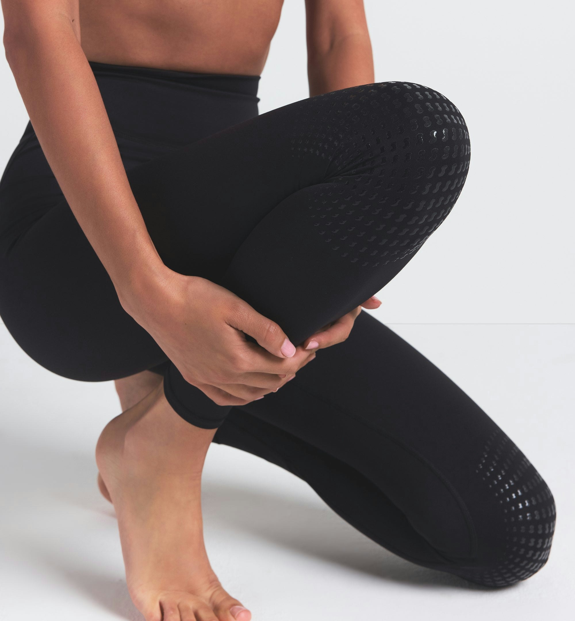 NikeSKIMS MATTE KNEE GRIP 26" LEGGING - OBSIDIAN - image 2