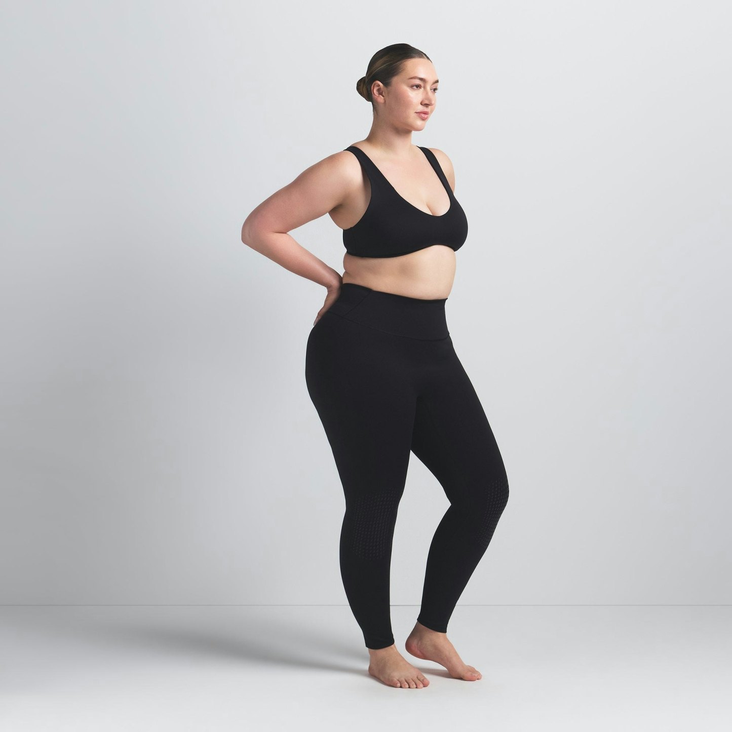 NikeSKIMS MATTE KNEE GRIP 26" LEGGING - OBSIDIAN - image 6