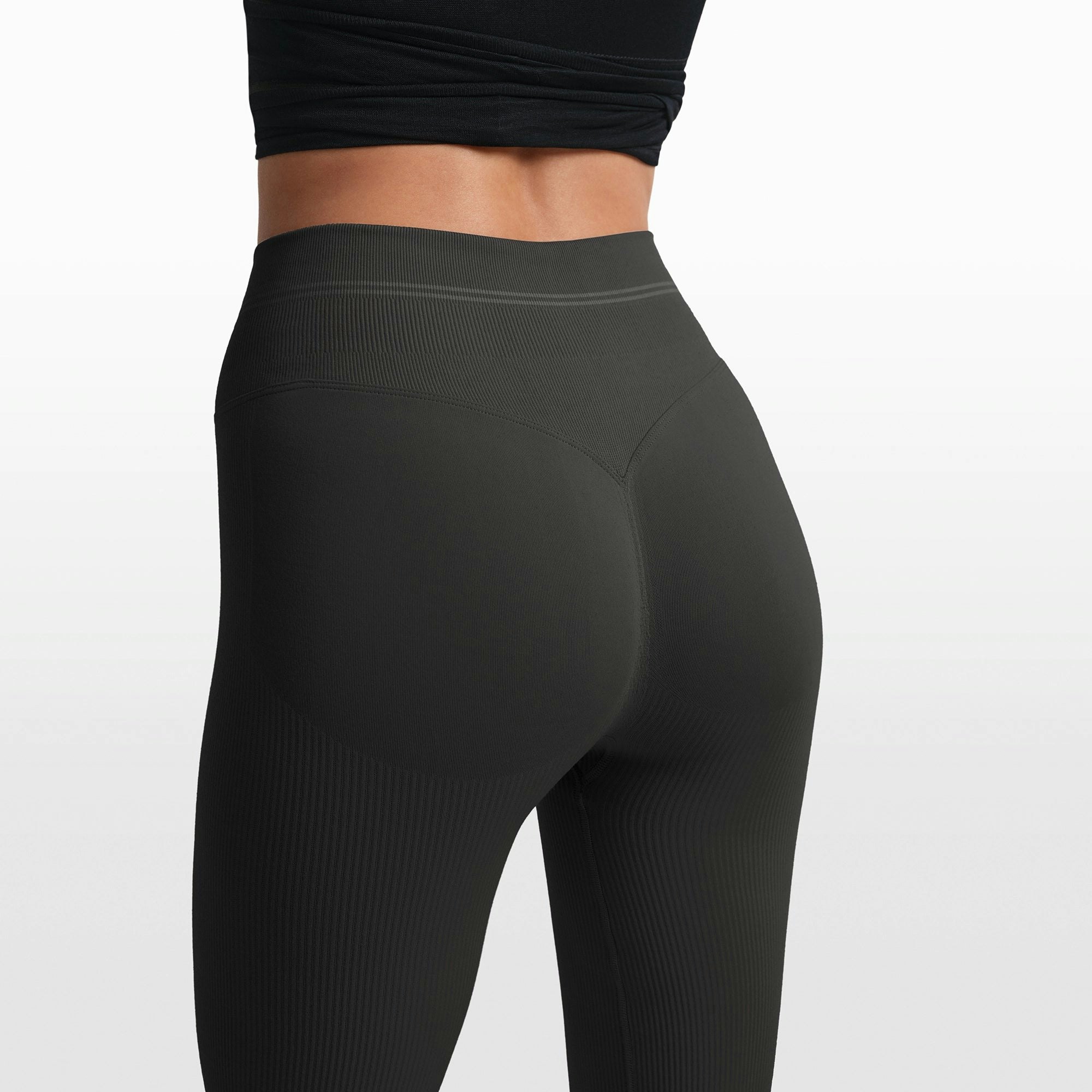 NikeSKIMS RIBBED SEAMLESS 34" STRAIGHT LEGGING - OBSIDIAN - image 4