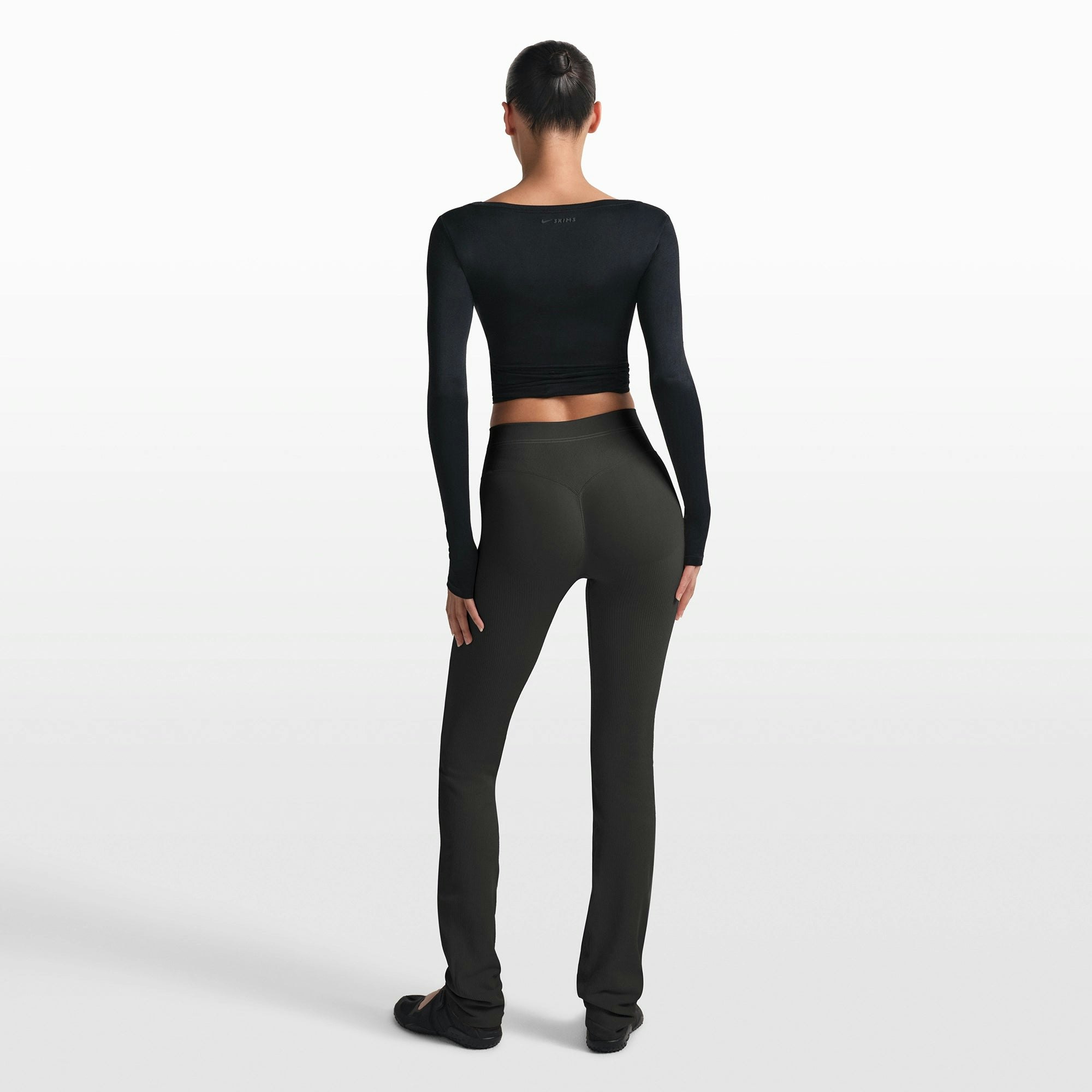 NikeSKIMS RIBBED SEAMLESS 34" STRAIGHT LEGGING - OBSIDIAN - image 5