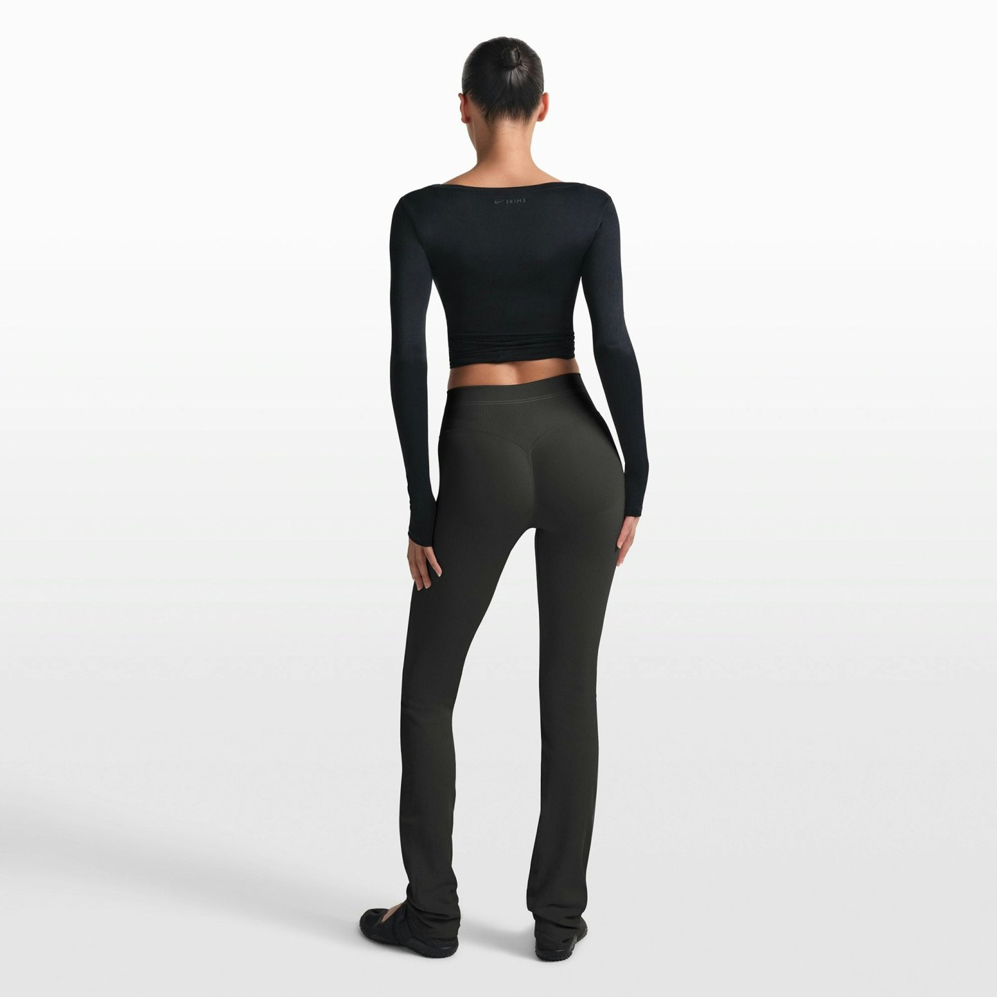 NikeSKIMS RIBBED SEAMLESS 34" STRAIGHT LEGGING - OBSIDIAN - image 5