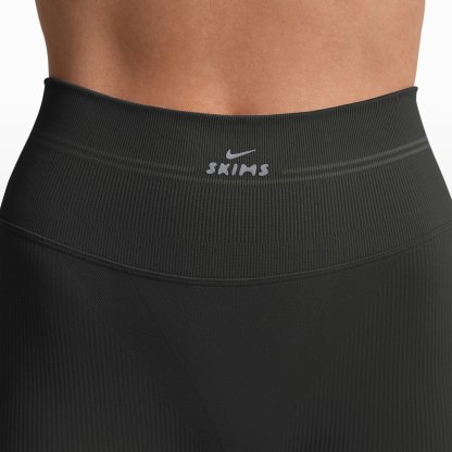NikeSKIMS RIBBED SEAMLESS 34" STRAIGHT LEGGING - OBSIDIAN - image 3