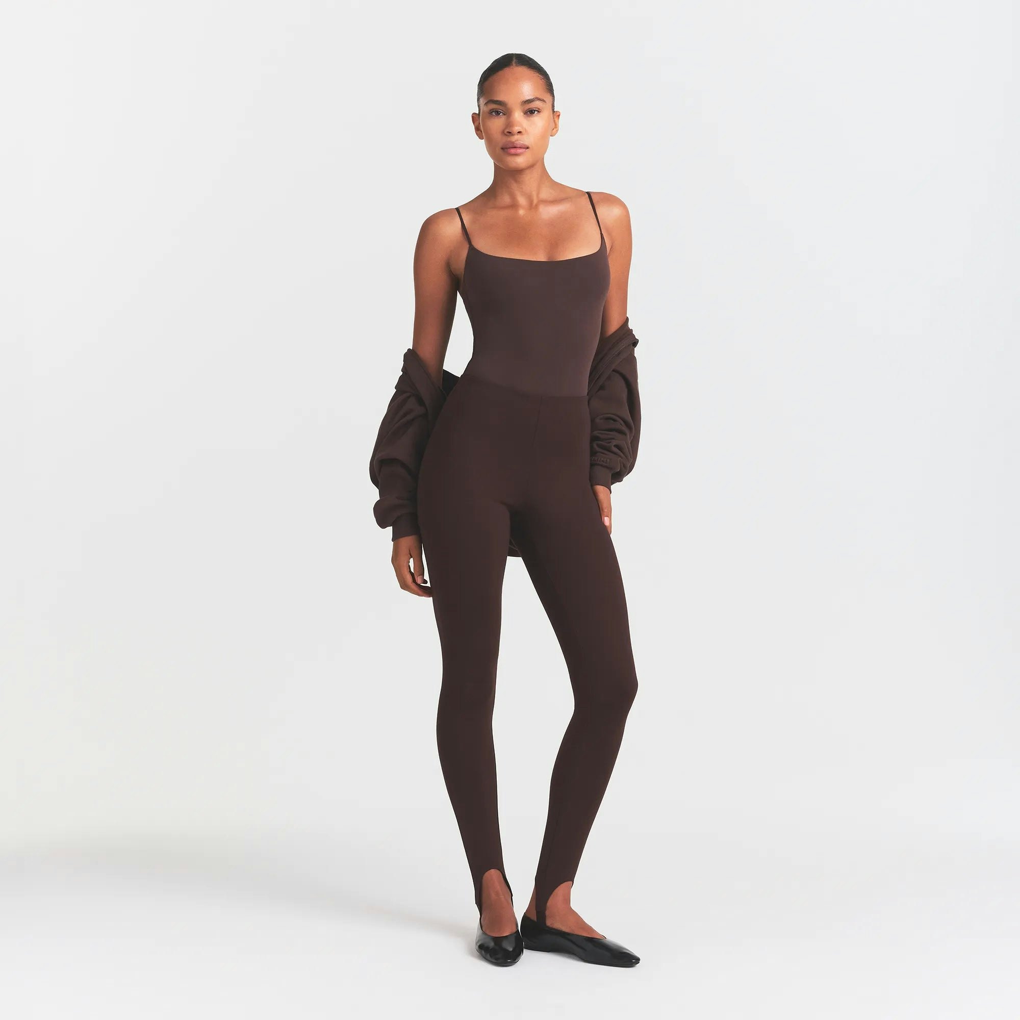 THE ESSENTIAL COLLECTION HIGH-WAISTED STIRRUP LEGGING - ESPRESSO - image 7