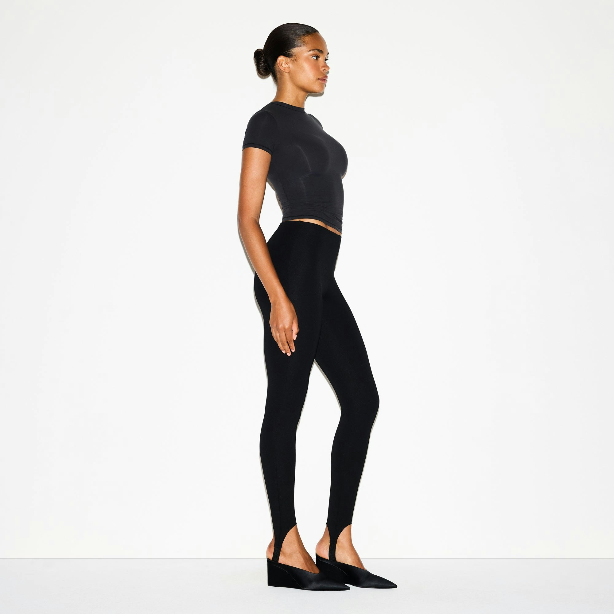 THE ESSENTIAL COLLECTION HIGH-WAISTED STIRRUP LEGGING - OBSIDIAN - image 4