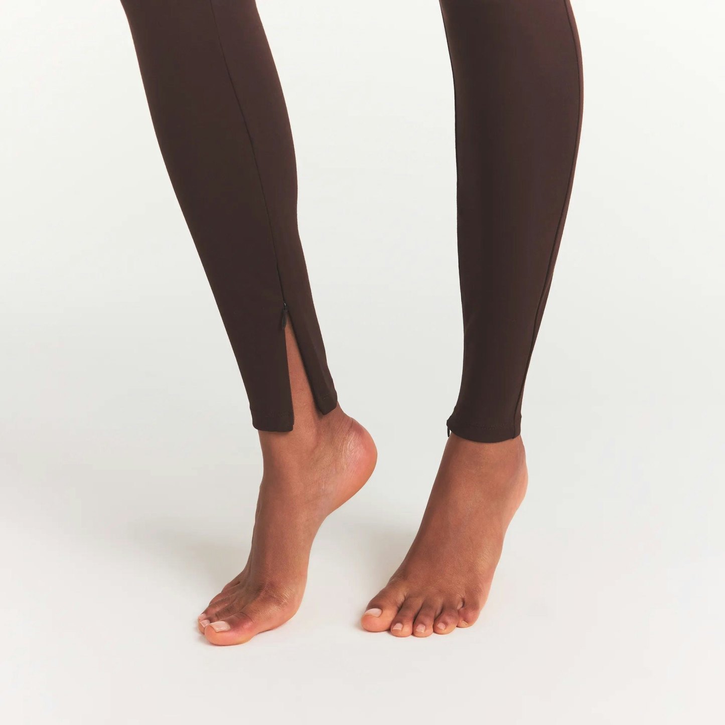 THE ESSENTIAL COLLECTION HIGH-WAISTED LEGGING - ESPRESSO - image 10