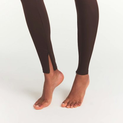 THE ESSENTIAL COLLECTION HIGH-WAISTED LEGGING - ESPRESSO - image 10