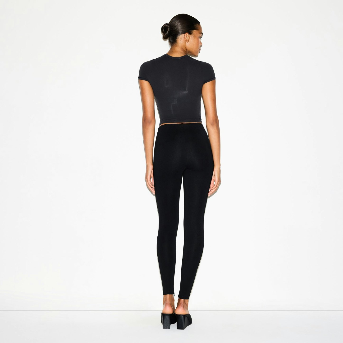 THE ESSENTIAL COLLECTION HIGH-WAISTED LEGGING - OBSIDIAN - image 4