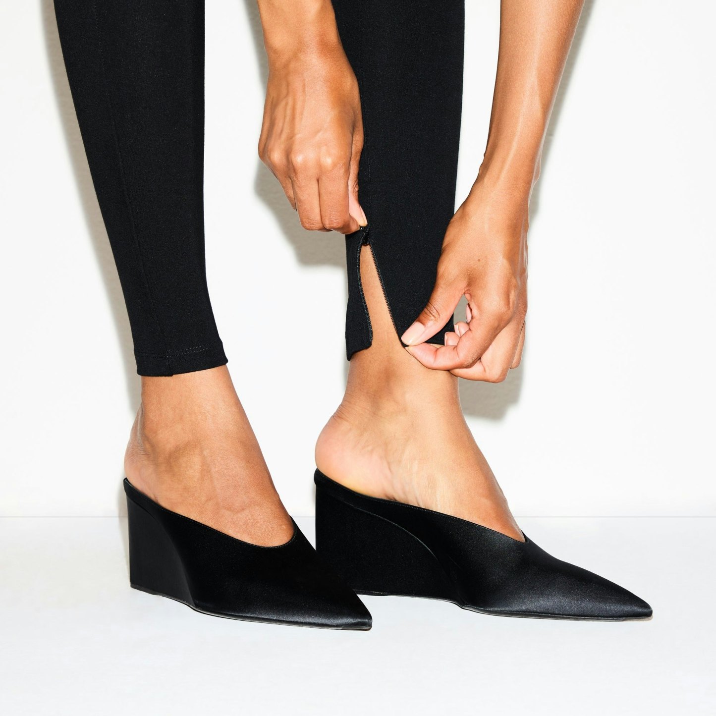 THE ESSENTIAL COLLECTION HIGH-WAISTED LEGGING - OBSIDIAN - image 2