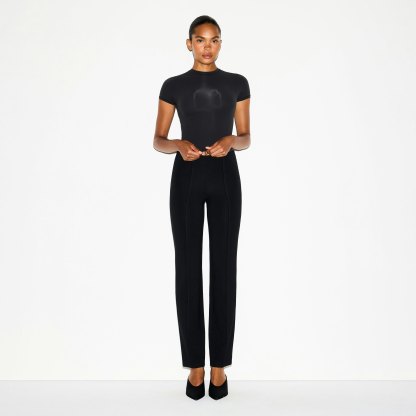 THE ESSENTIAL COLLECTION HIGH-WAISTED PINTUCK STRAIGHT LEG PANT - OBSIDIAN