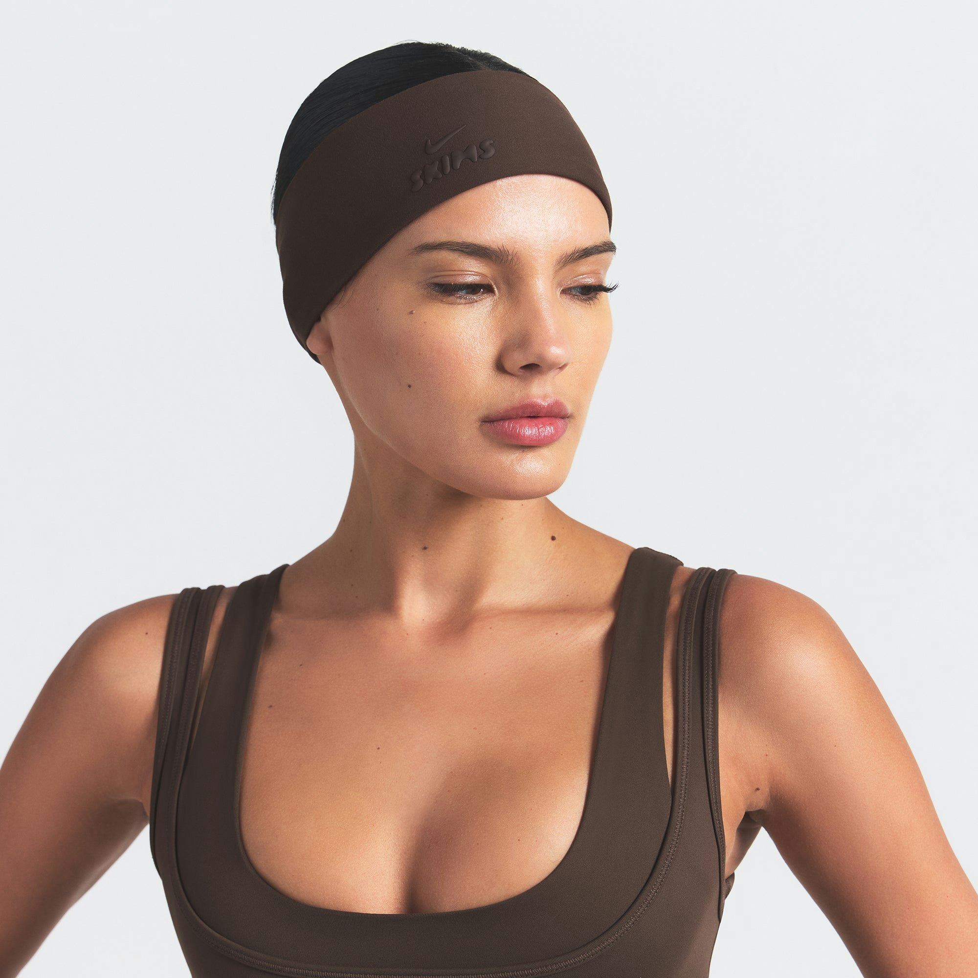 NikeSKIMS ACCESSORIES HEADBAND - DARK SEPIA - image 6