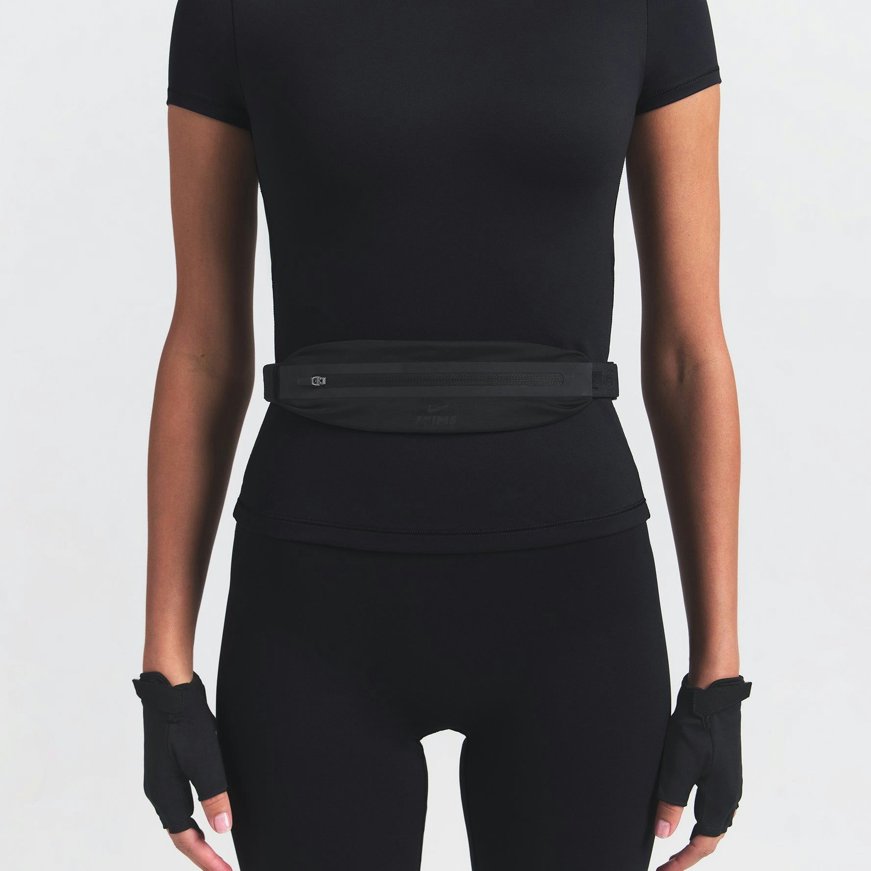 NikeSKIMS ACCESSORIES SLIM WAISTPACK - OBSIDIAN