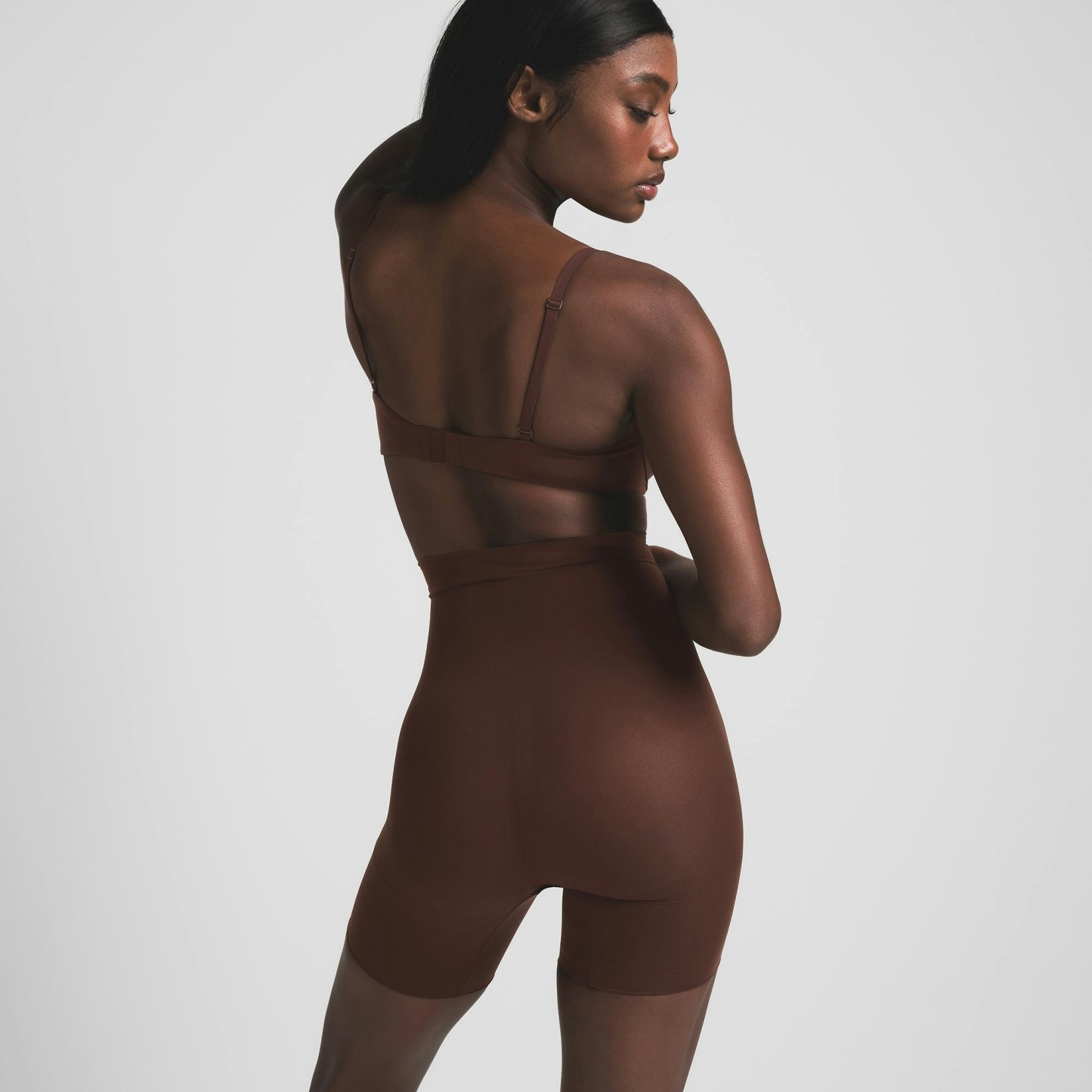SHEER SEAMLESS HIGH-WAISTED MID THIGH SHORT - COCOA