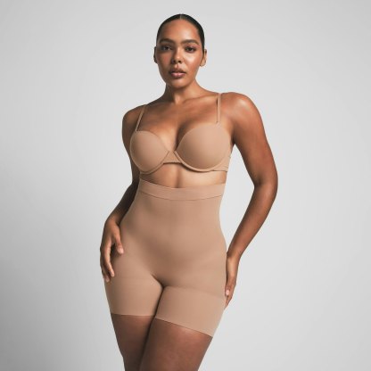 SHEER SEAMLESS HIGH-WAISTED MID THIGH SHORT - SIENNA